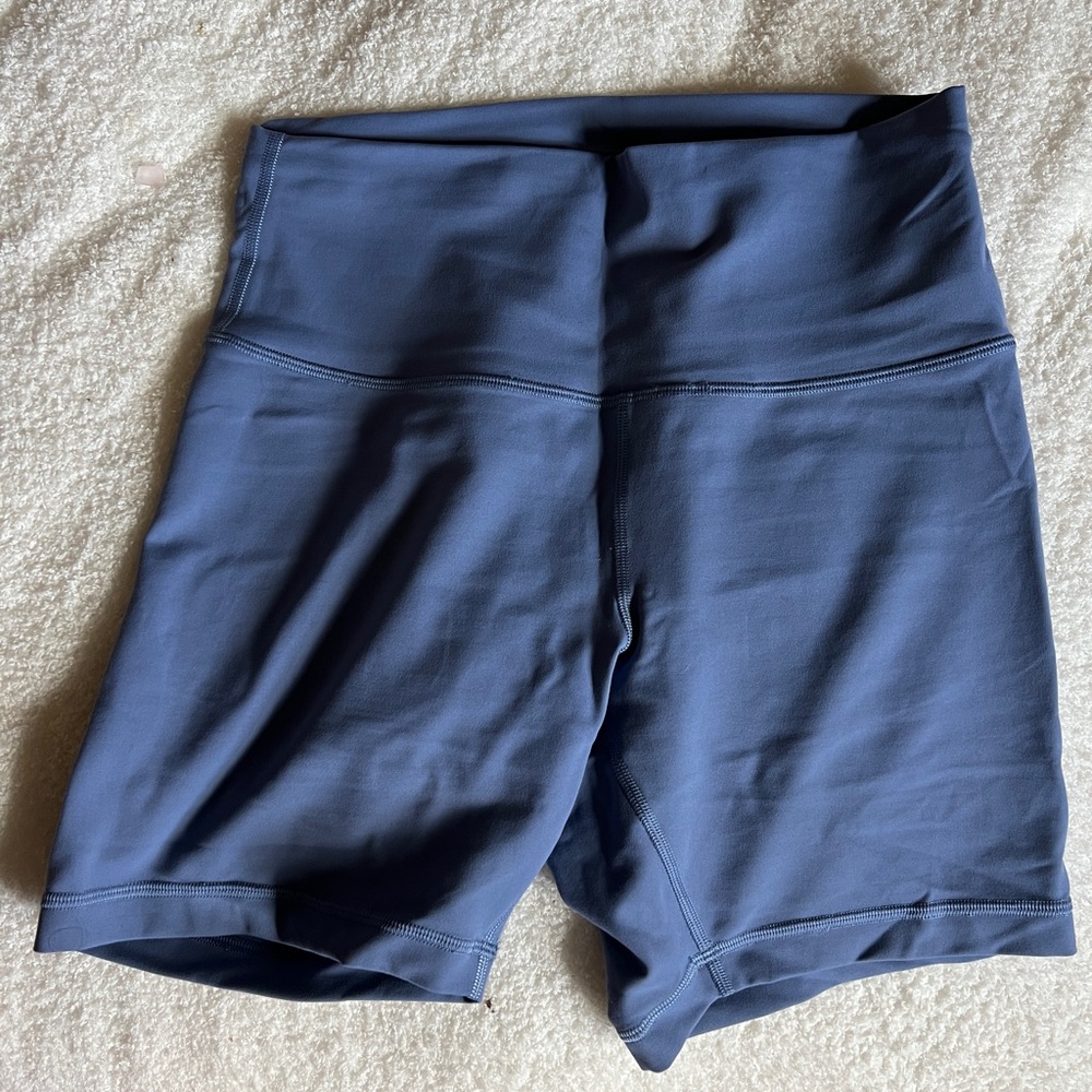 Lululemon 6 inch wunder train shorts